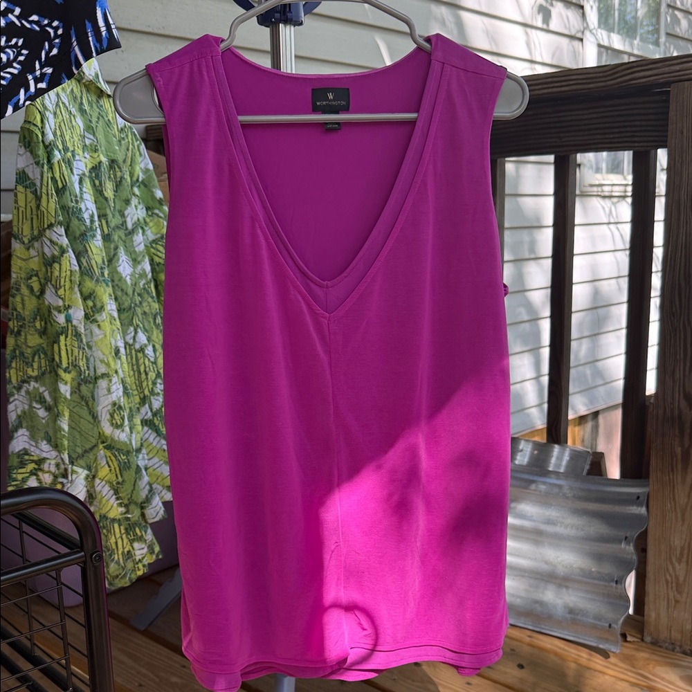 Worthington Sleeveless Women’s  XL V-Neck Tank fully lined in Bright Magenta